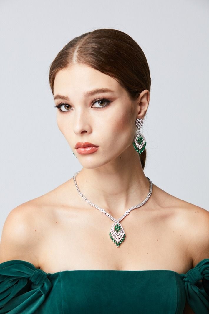Emerald Glow Necklace Set