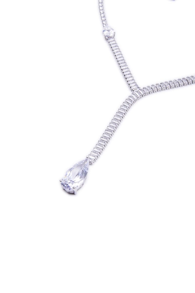 Teardrop white crystal set