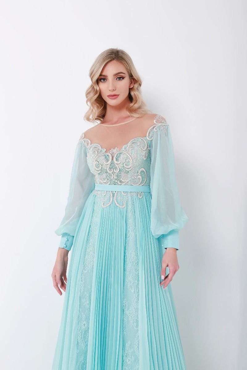 Embellished long sleeves dress