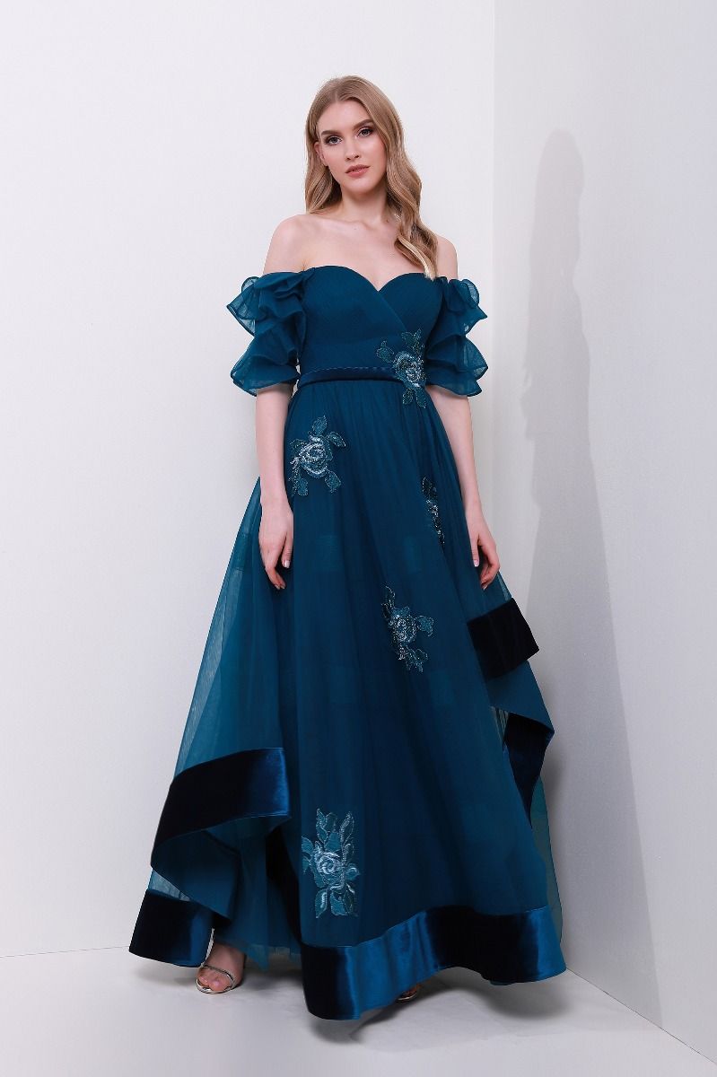 Off shoulder ruffles dress
