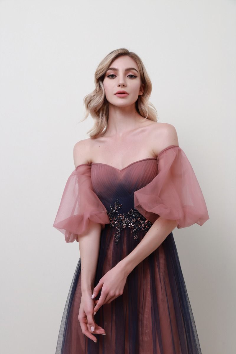 Puffed off-shoulder dress