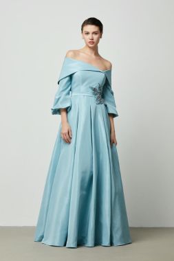 Off-shoulder side embellishment dress